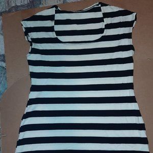 Black & White stripped strech sleeveless T-Shirt